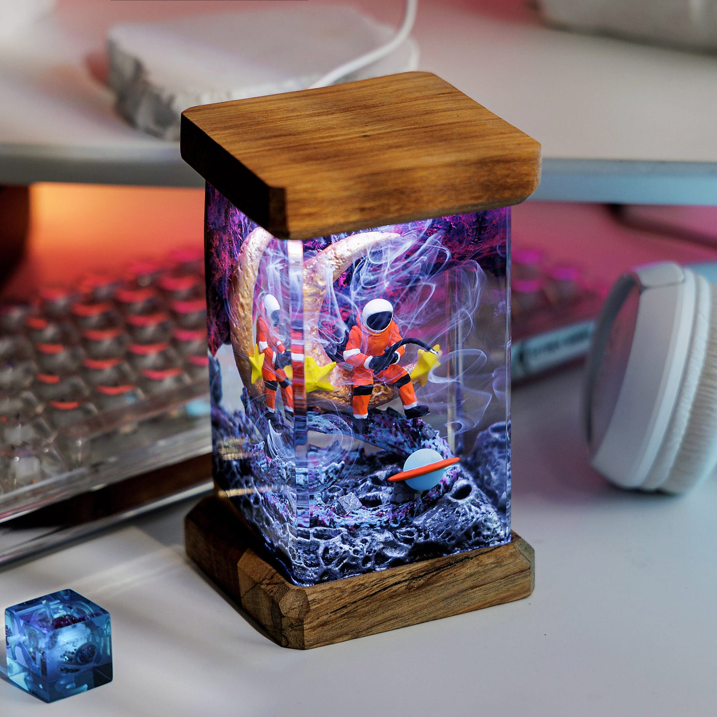 Astronaut on the Moon Resin Diorama Lamp 2