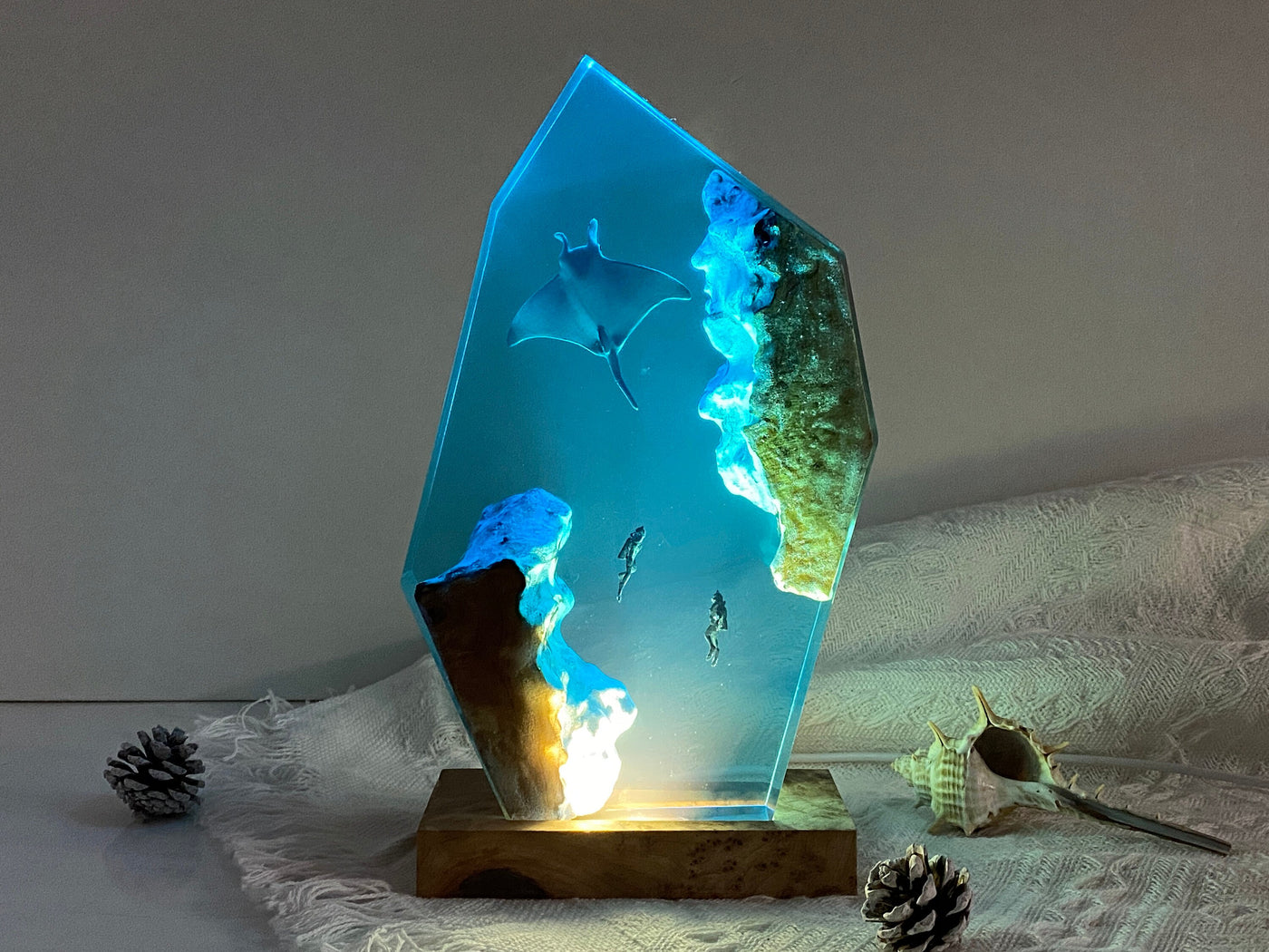 Manta Ray And Diver Underwater Resin Lamp