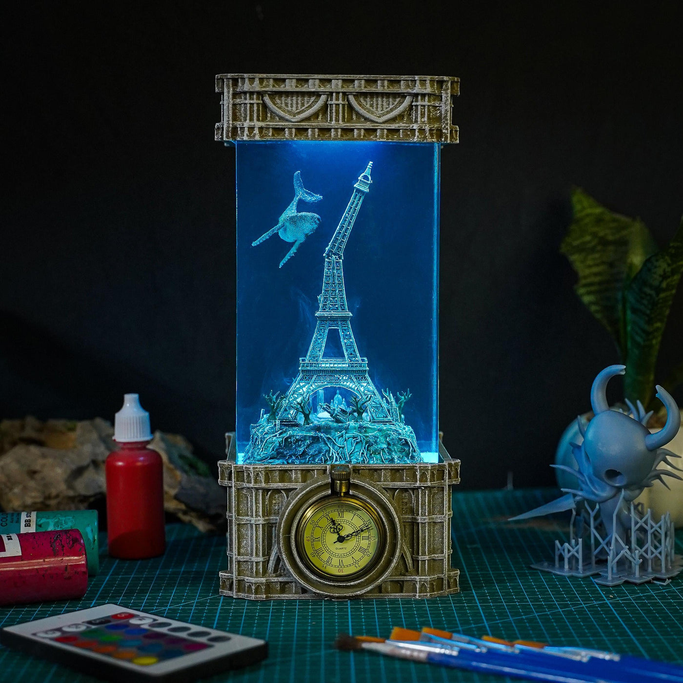 The secret Eiffel Tower artisan resin lamp