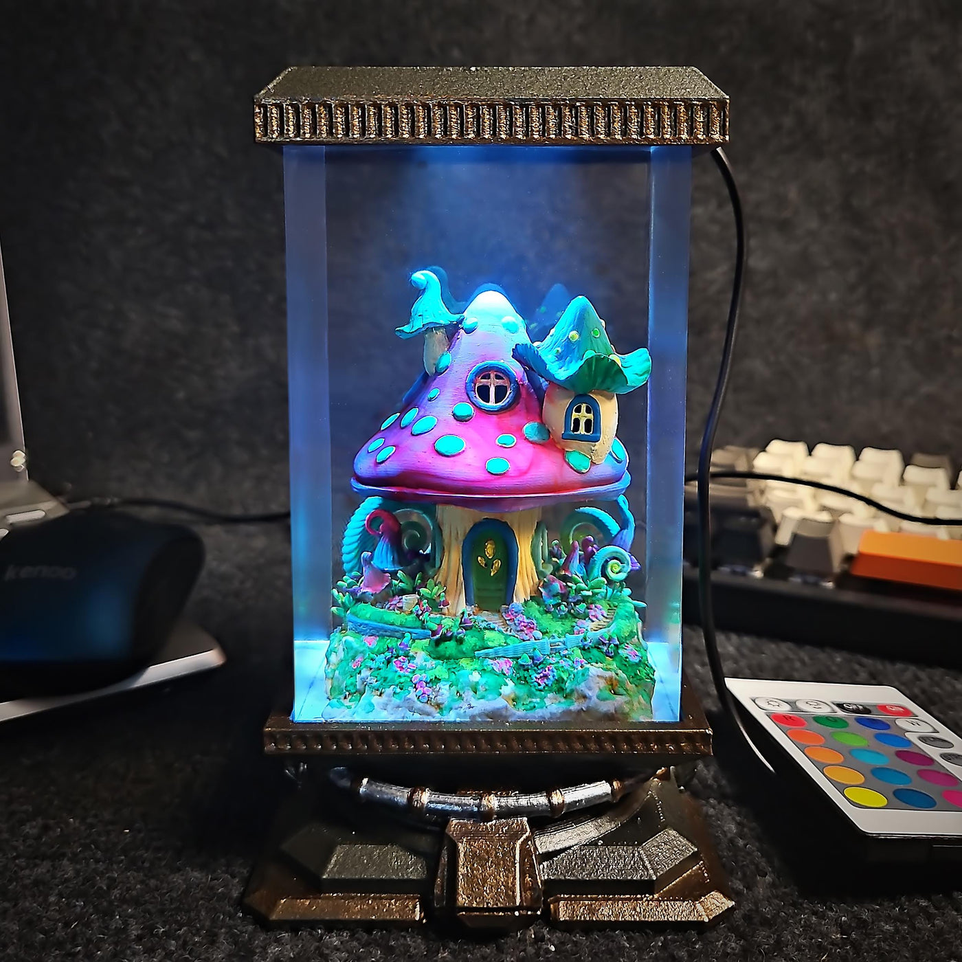 Mushroom house resin lamp