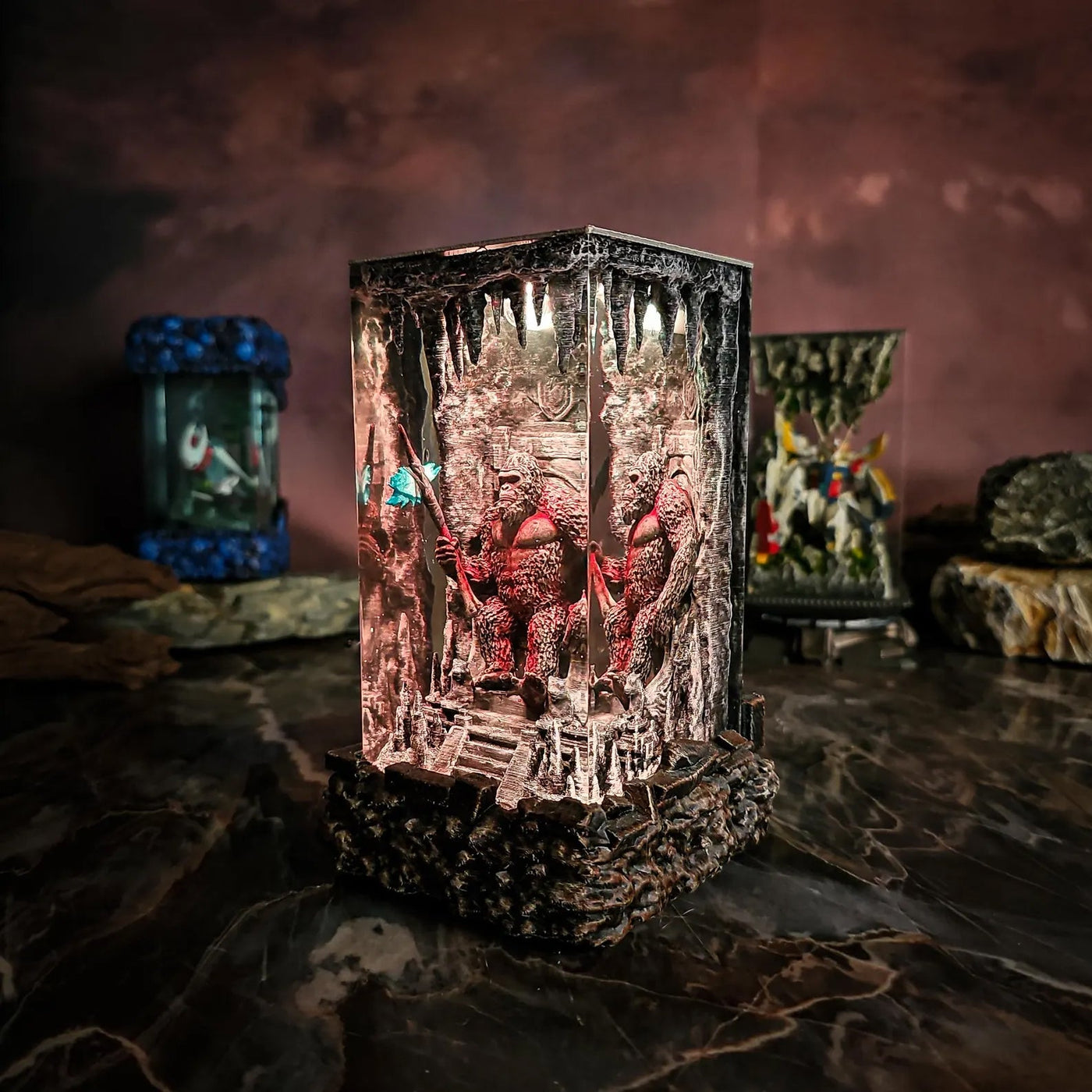 Kon.g Throne The New Empire Resin Lamp