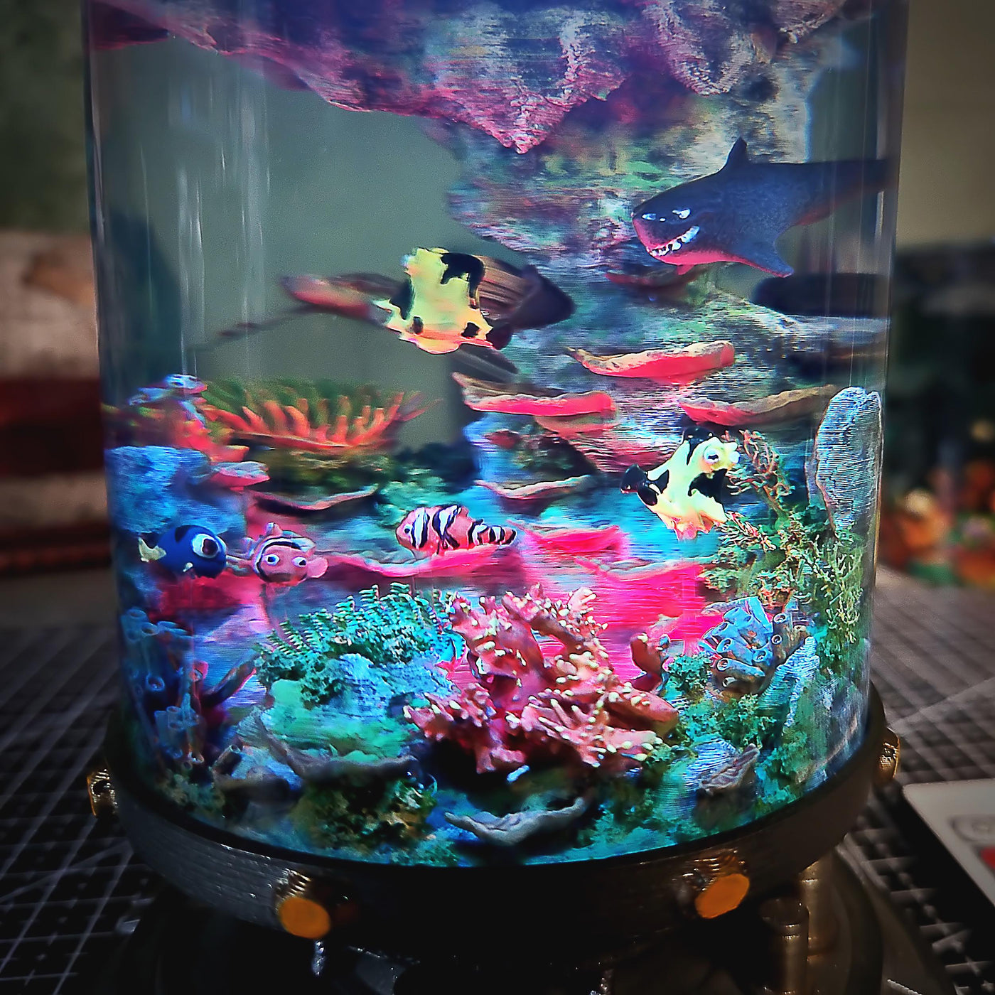 Clownfish resin lamp