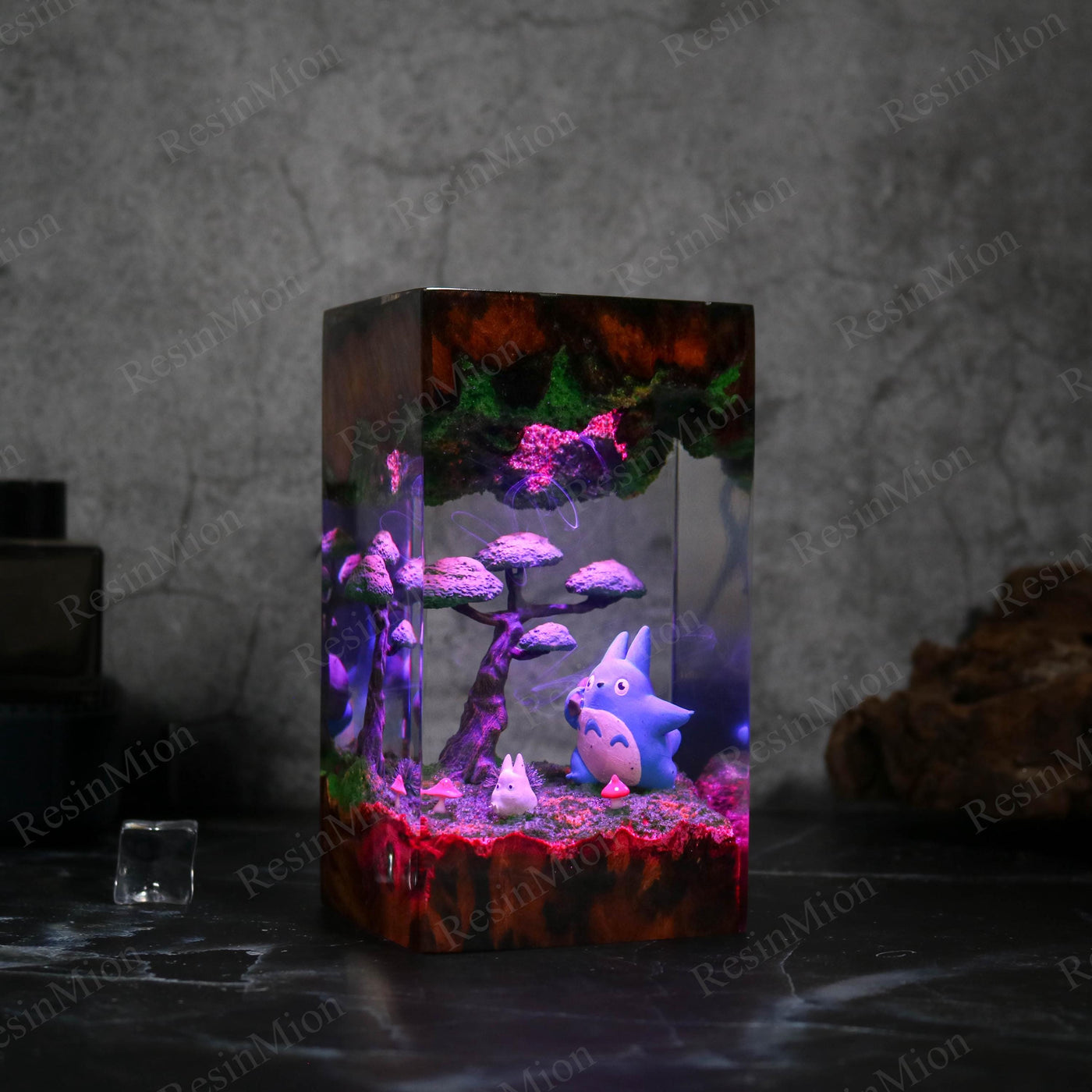 Mini Toto.ro Resin Lamp