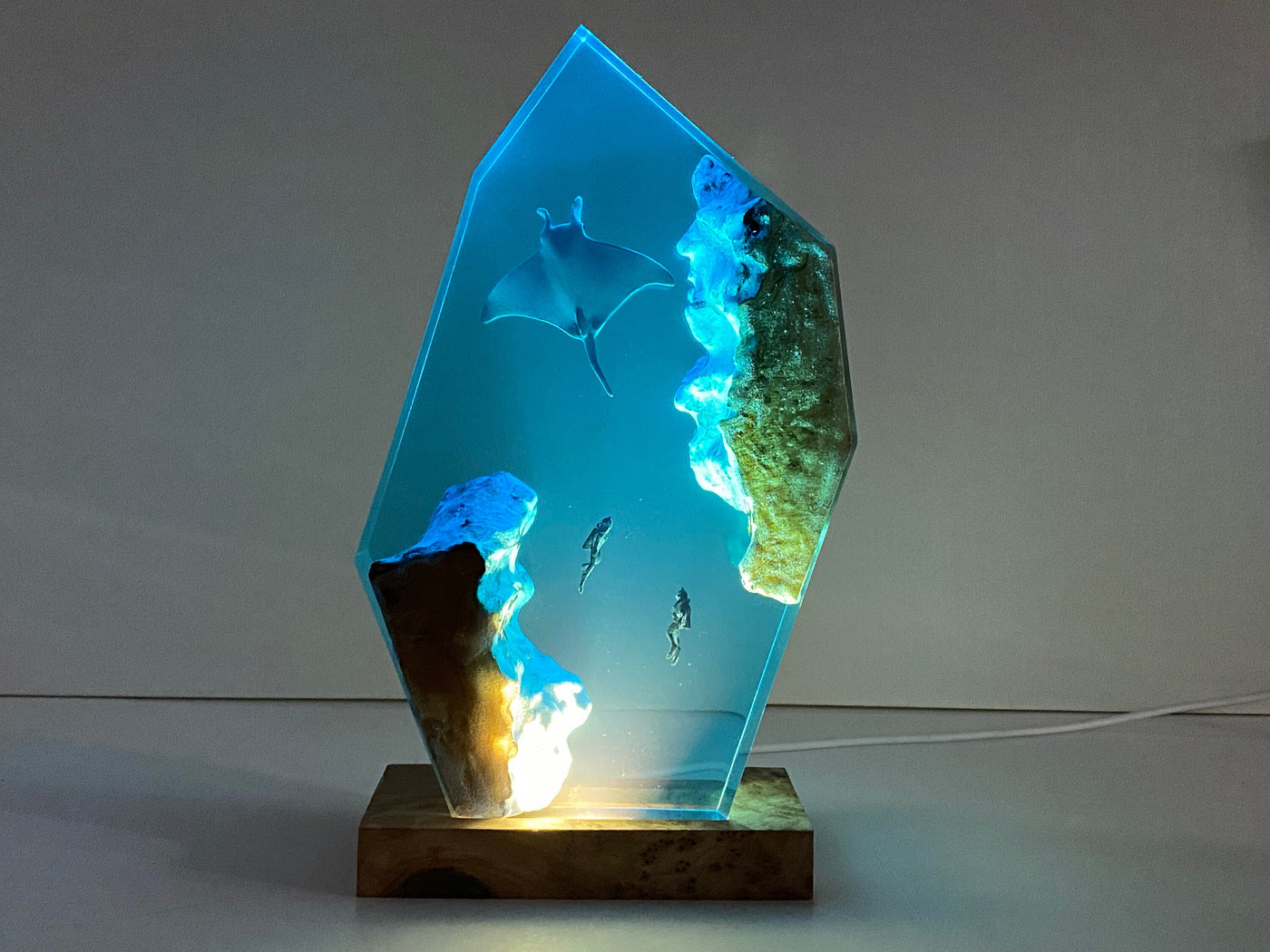 Manta Ray And Diver Underwater Resin Lamp