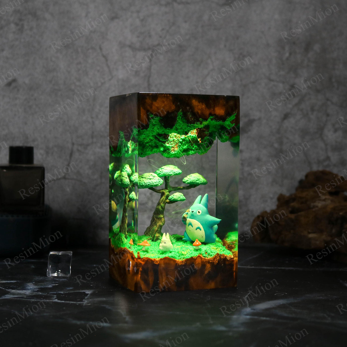 Mini Toto.ro Resin Lamp