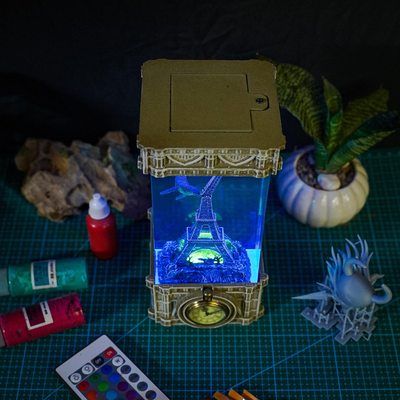 The secret Eiffel Tower artisan resin lamp