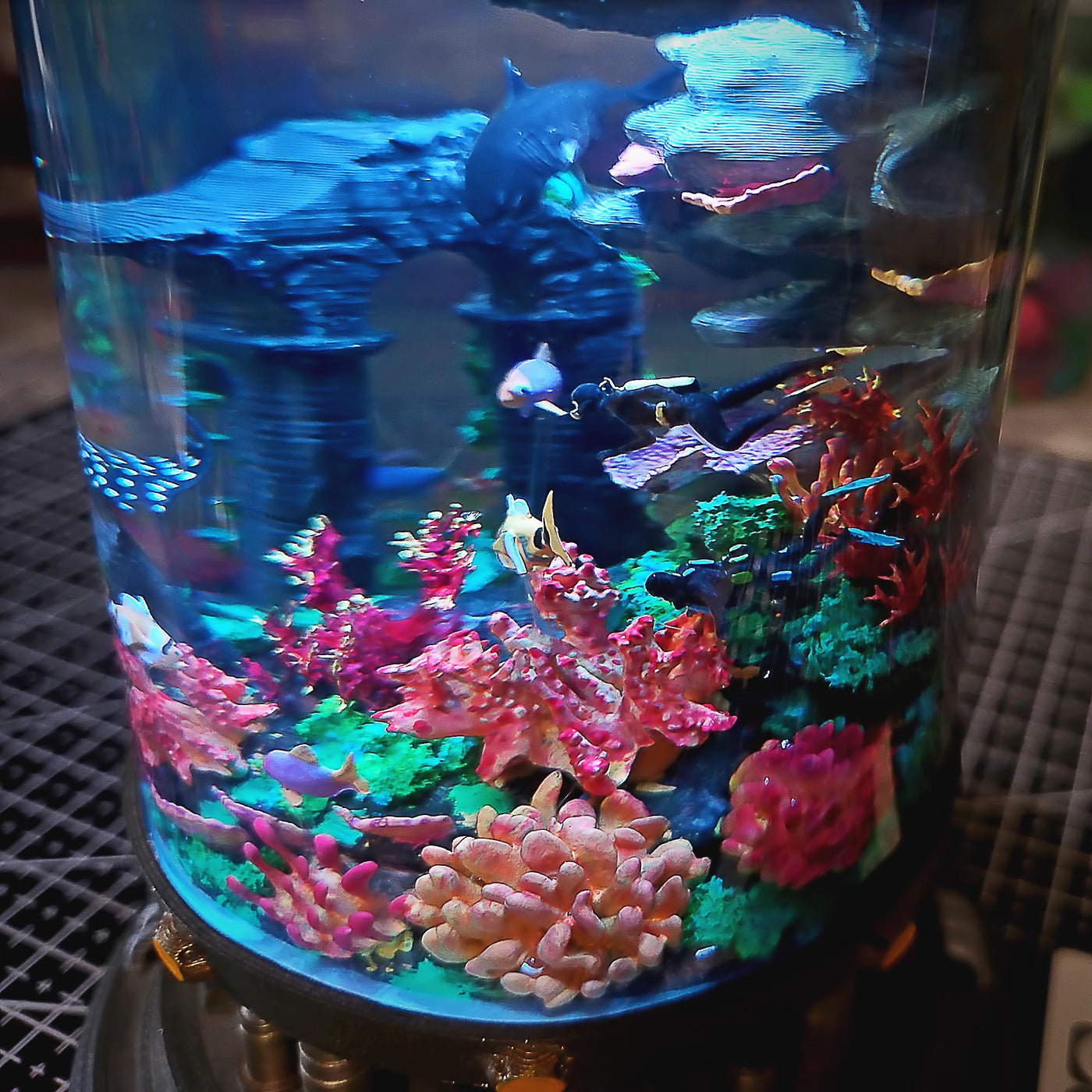 Underwater wonderland resin lamp