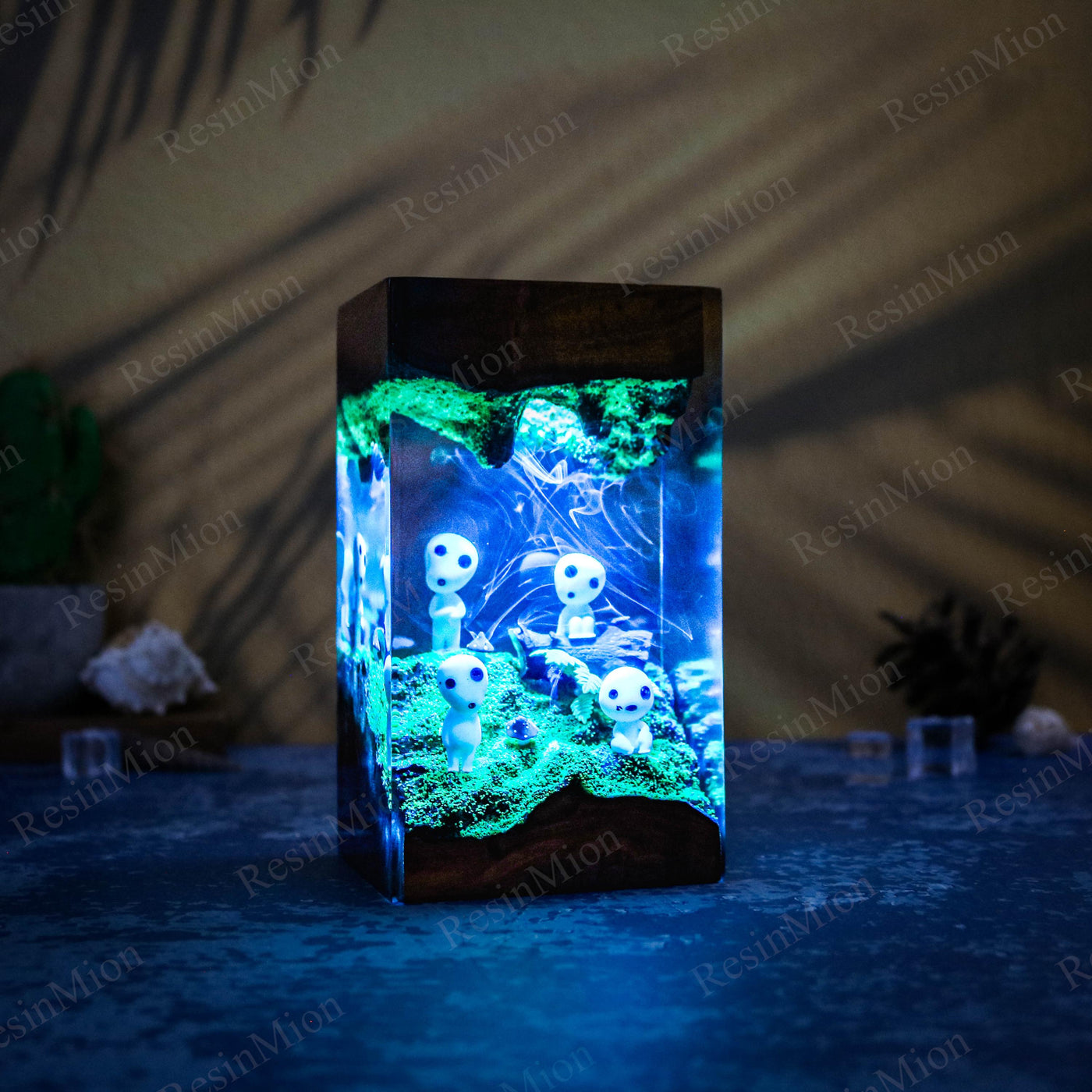 Kodama Resin Lamp