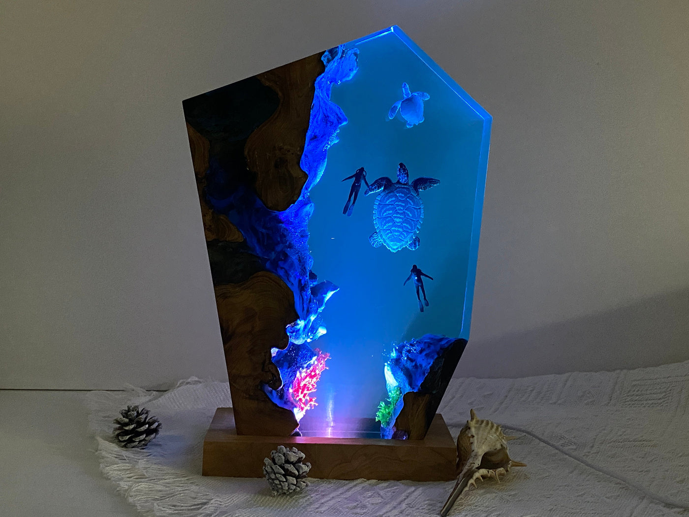 Diver and Tortoise Epoxy Resin Lamp,