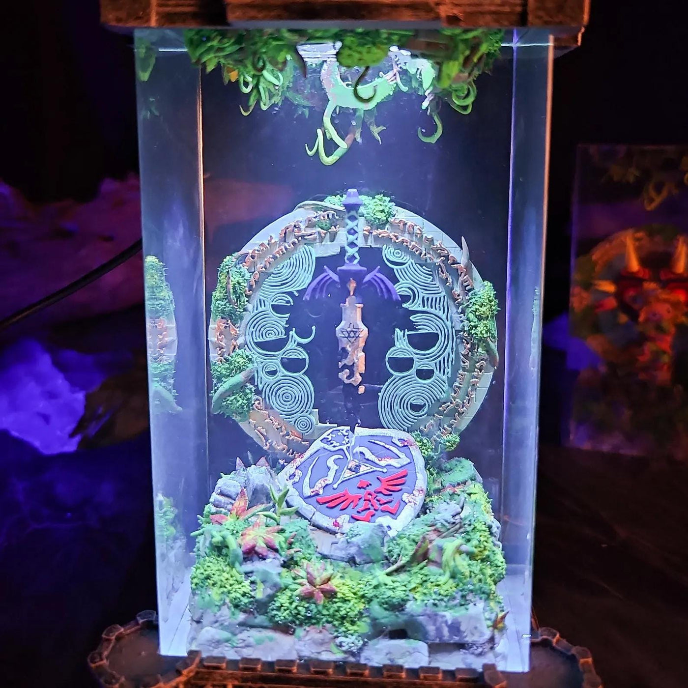 Ze.lda Hylian Shield and Master Sword Resin Lamp