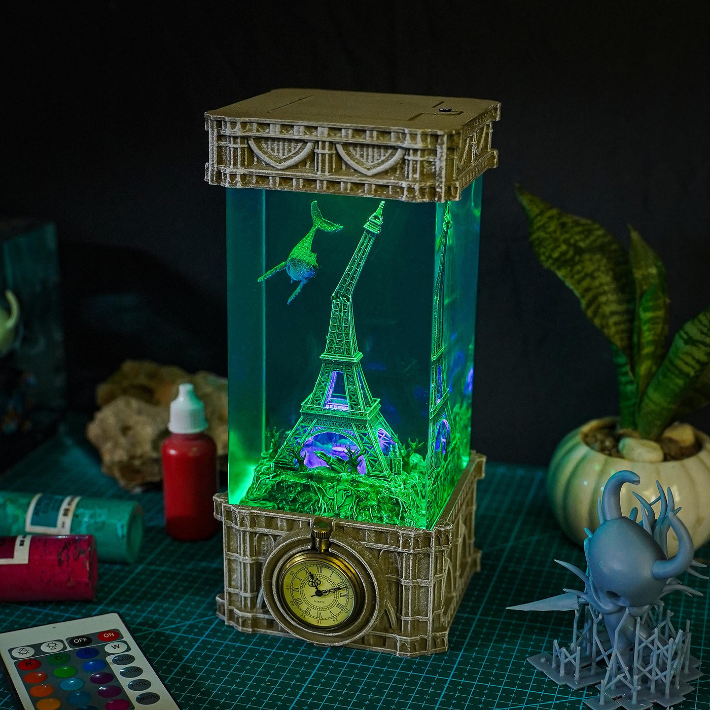 The secret Eiffel Tower artisan resin lamp