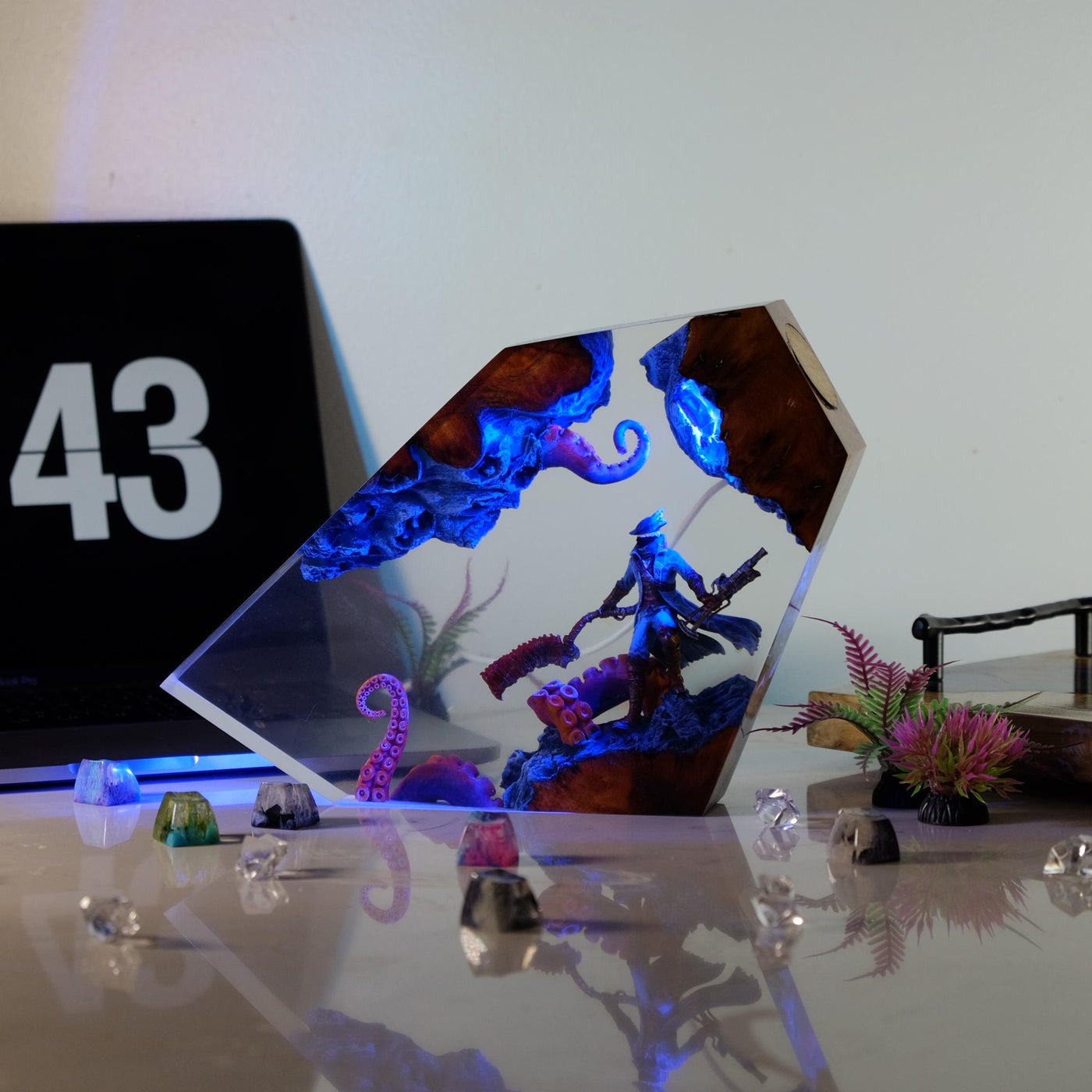 Bloo.dborne Hunt.er Resin Lamp