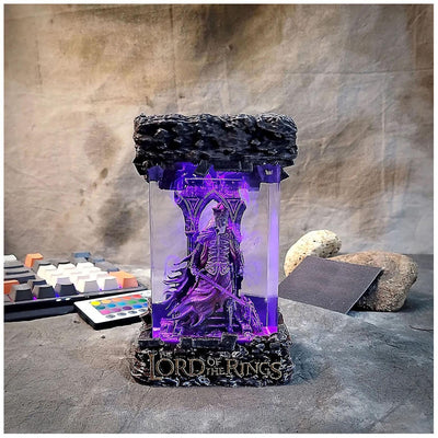 LOT.R Dwa.rf King on Throne Resin Lamp