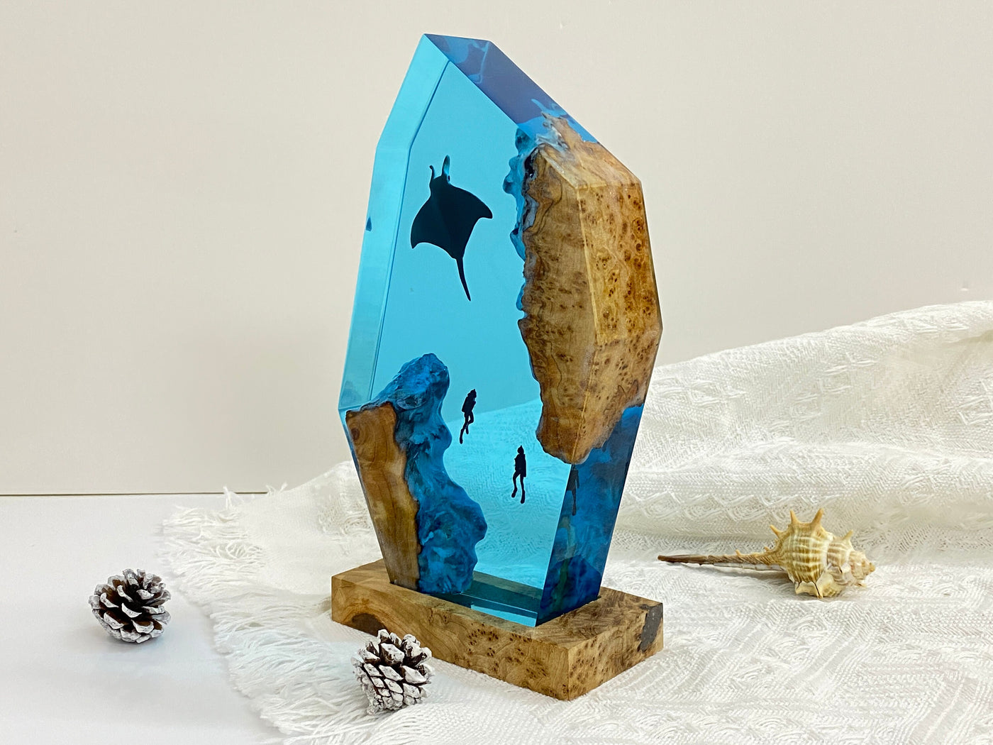 Manta Ray And Diver Underwater Resin Lamp