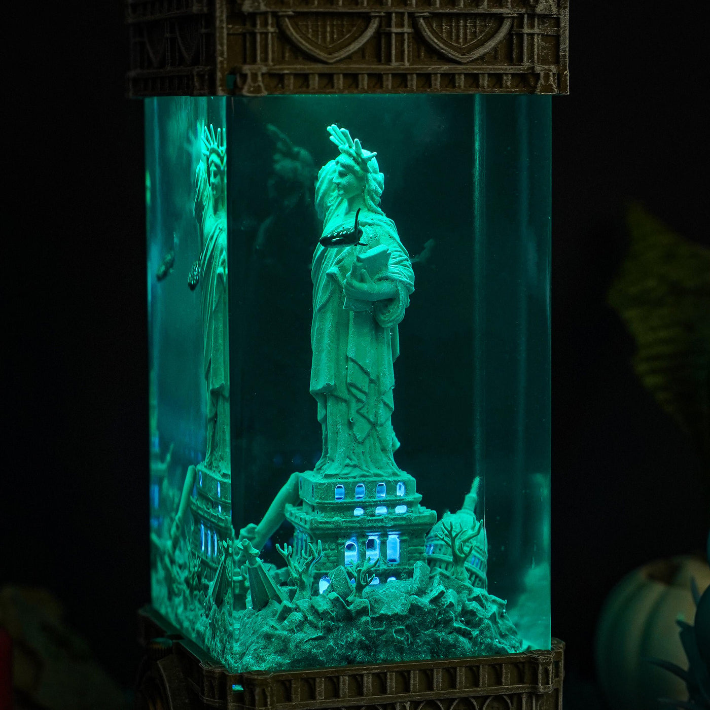 The Statue of Liberty Under The Sea Handmade Resin Lamp