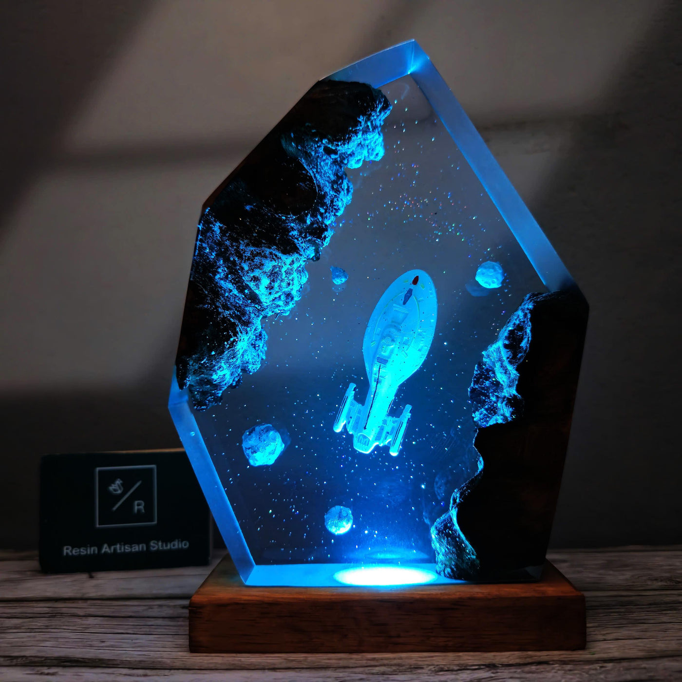Star Trek USS Voyager NCC-74656 Resin Lamp