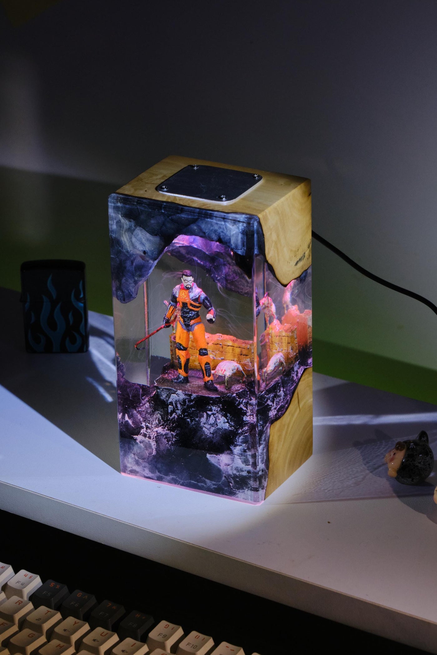 Custom Haft Life Resin lamp