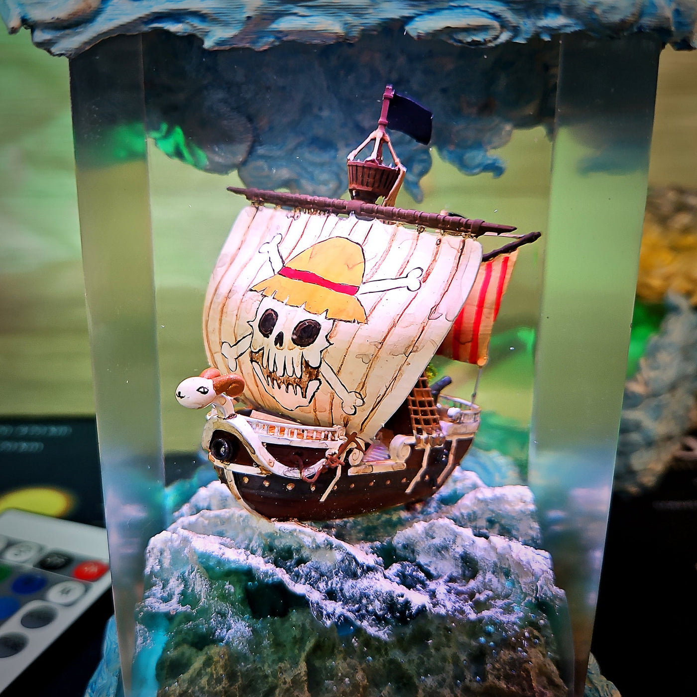 Going Merry On.e Pie.ce Resin Lamp