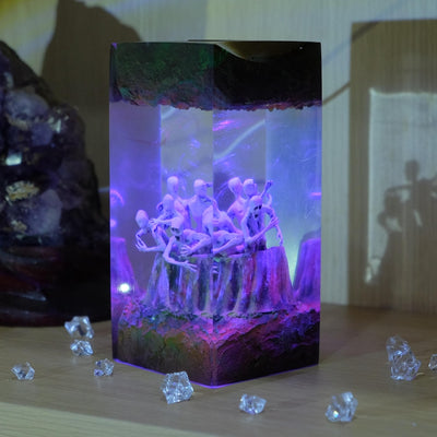 Stump Messenger Resin Lamp