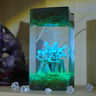 Stump Messenger Resin Lamp