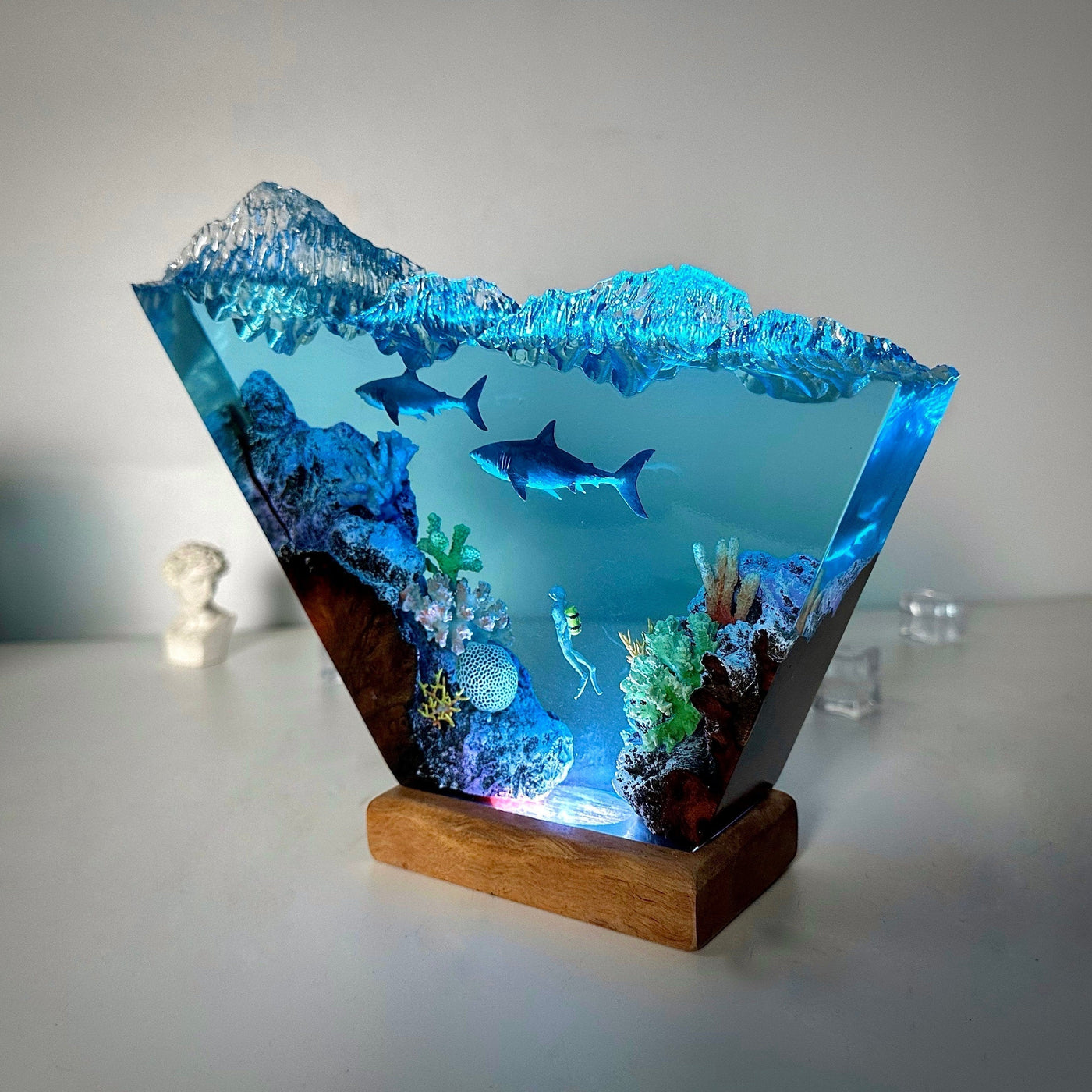 Great White Shark and Scuba Resin Lamp(OR)