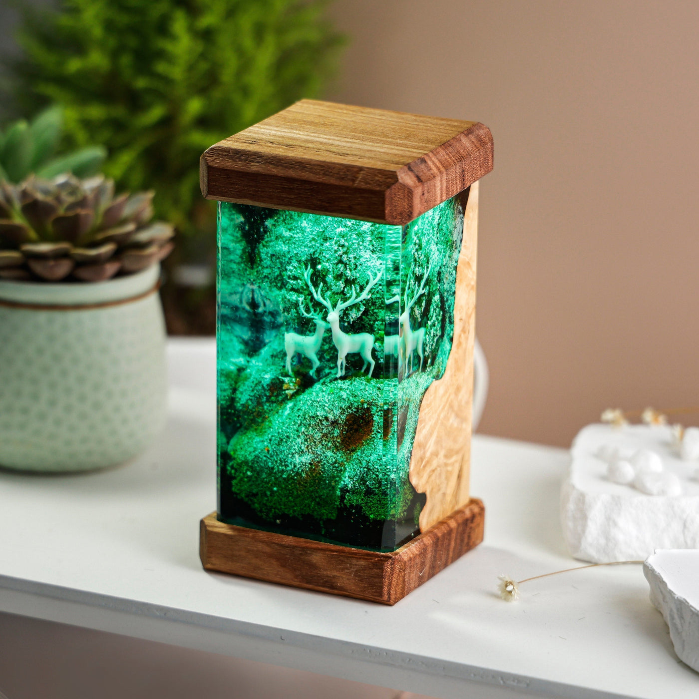 DEER in SNOWY FOREST Resin Lamp(SGR)