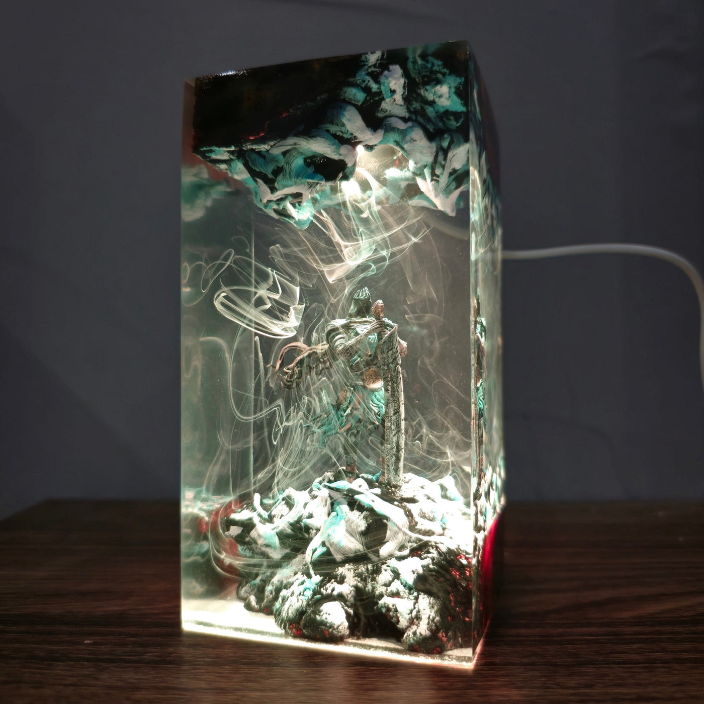 Yho.rm the Gia.nt Resin Lamp