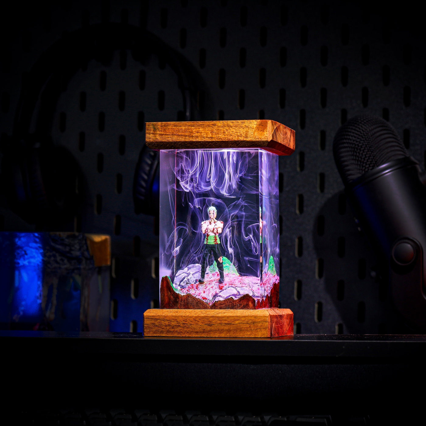 One Piece Rozo Epoxy Resin Lamp