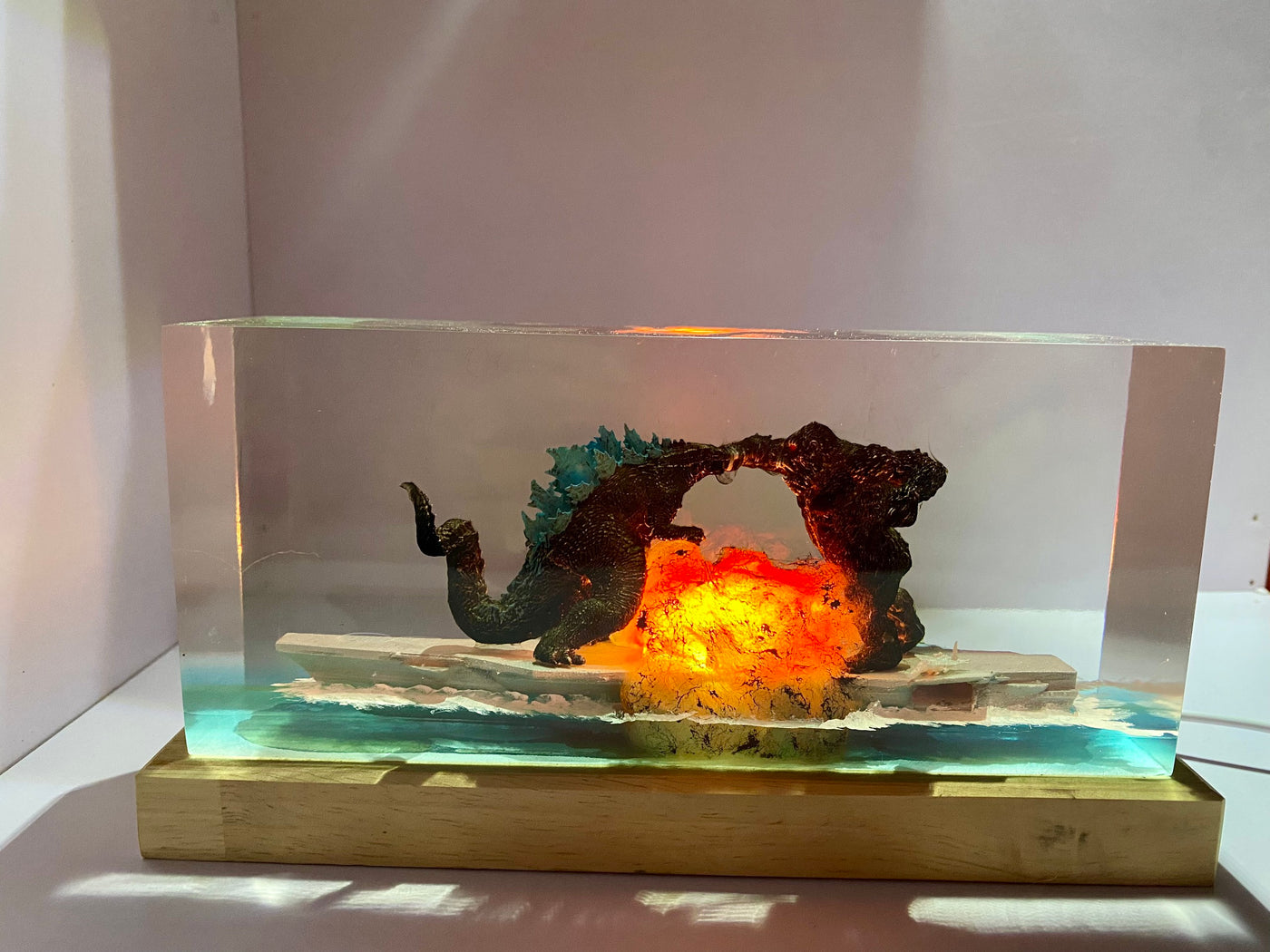 K.ong vs Go.zilla in Sea Resin Lamp